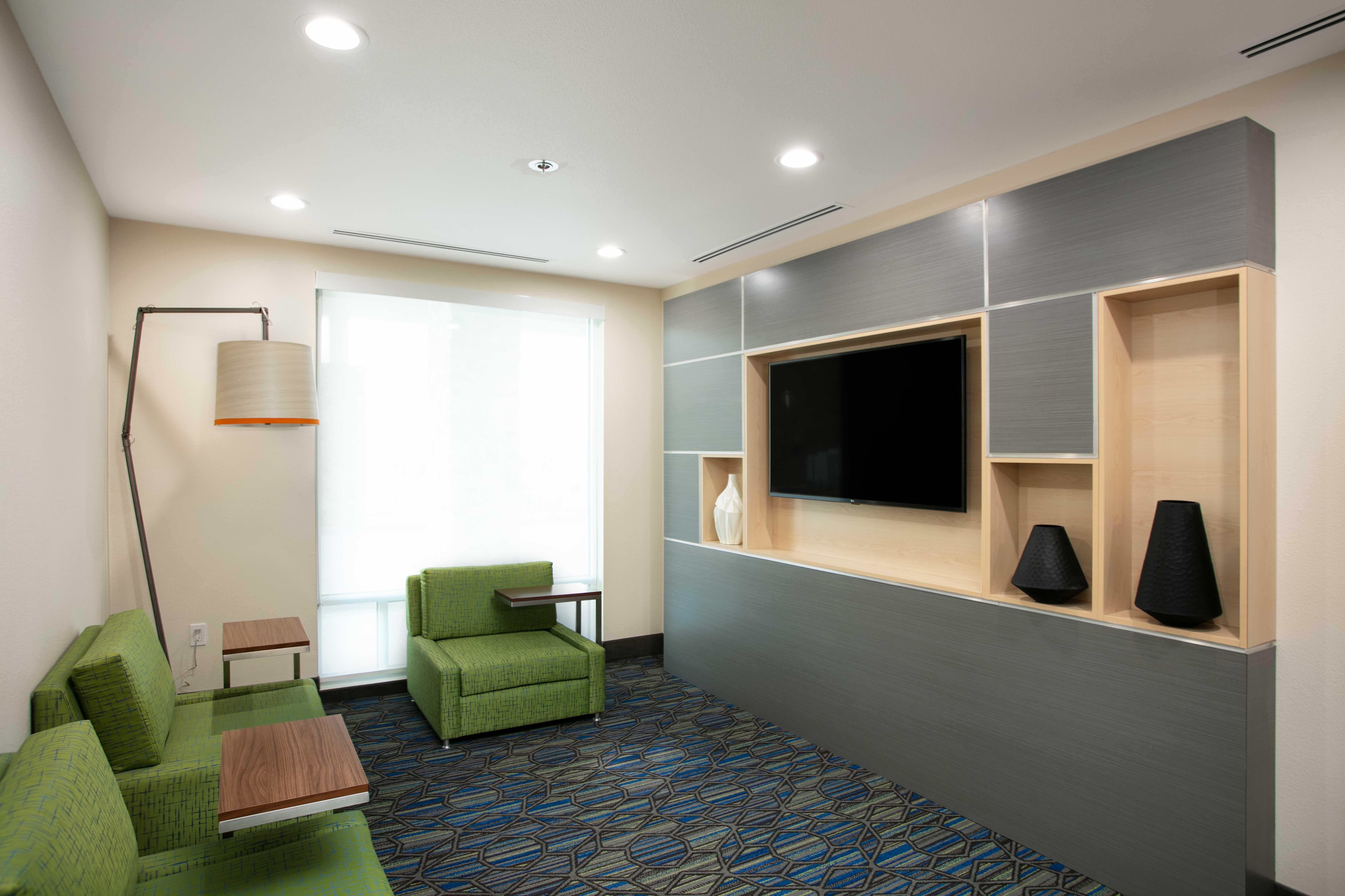 Holiday Inn Express & Suites Oakhurst-Yosemite Park Area By Ihg Exterior photo
