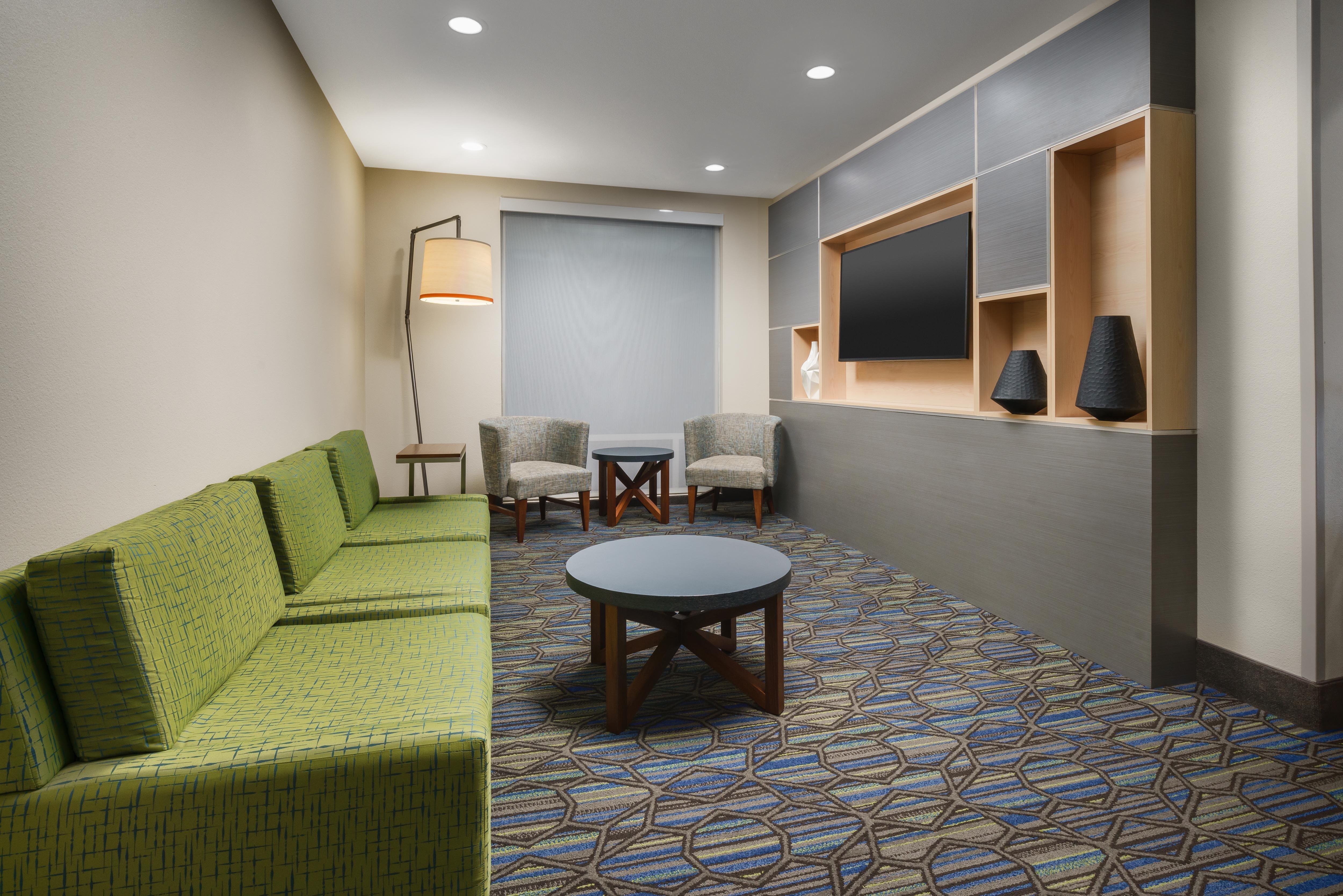 Holiday Inn Express & Suites Oakhurst-Yosemite Park Area By Ihg Exterior photo